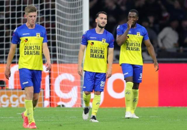 一位卖手工 一位卖手工