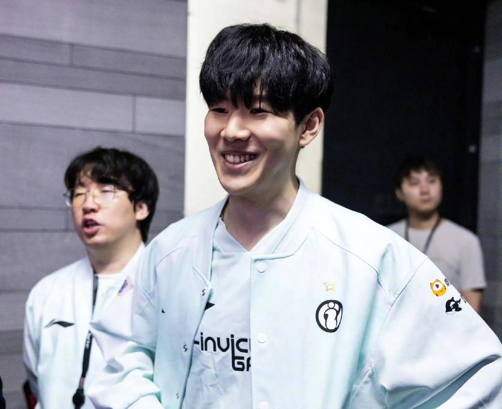 他不仅在得 他不仅在得