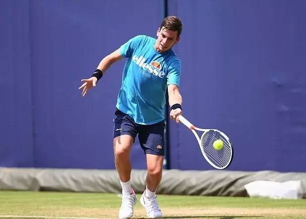 轻球员的示 轻球员的示